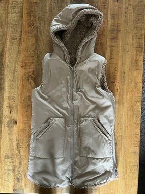 Zella Reversible Plush Curly Sherpa Vest in Taupe